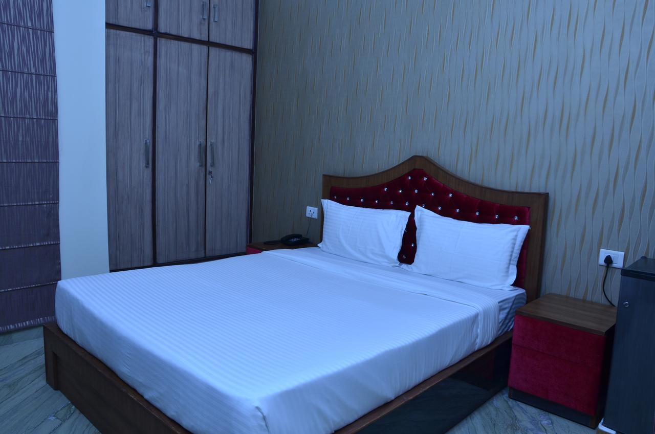 Hotel Royal International New Delhi Exterior photo