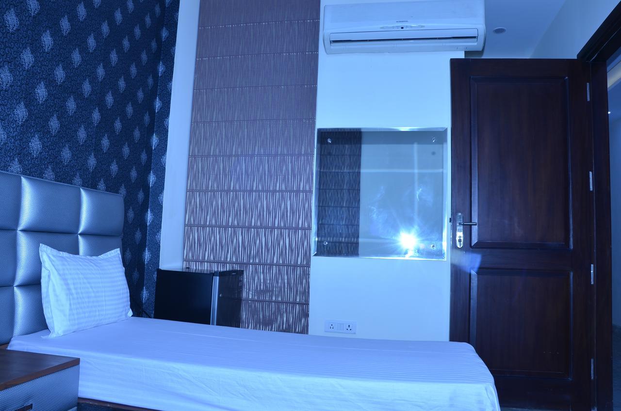 Hotel Royal International New Delhi Exterior photo