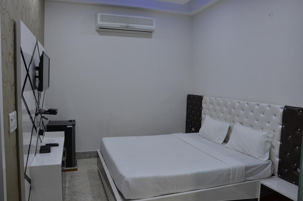 Hotel Royal International New Delhi Exterior photo